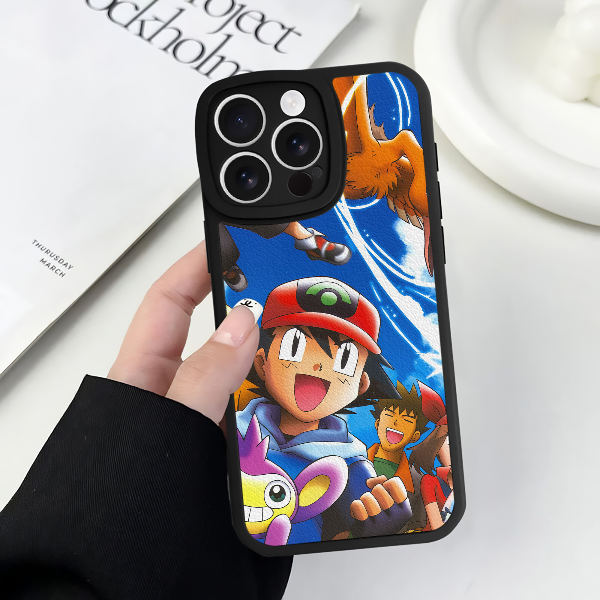 （画像用） ポケットモンスター Pokémon 【iPhone 16シリーズ対応】シリコンスマホケース（レザー調） 材質：シリコン